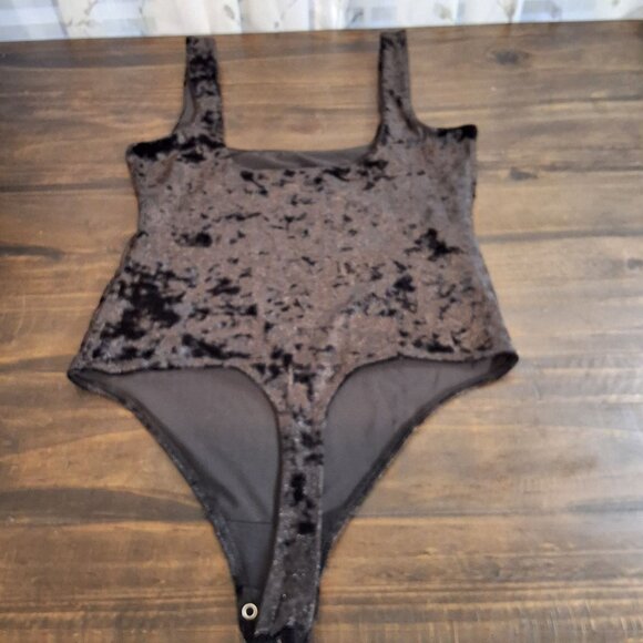 Good American Crushed Velvet Bodysuit Square Neck Textured Sz M - Picture 4 of 7